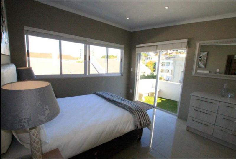 To Let 2 Bedroom Property for Rent in Green Point Western Cape